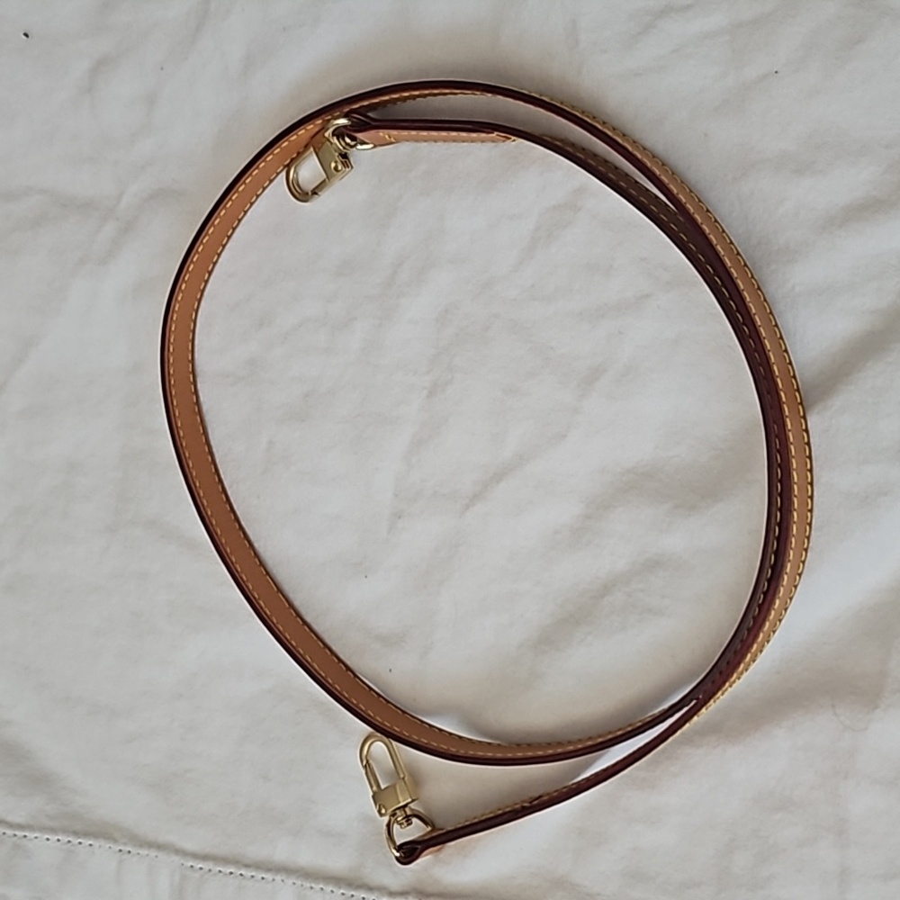 Vachetta leather strap (not adjustable)
